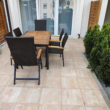Eleonoras Ferienwohnung In Wuerzburg Stadt Mit Terrasse Im Erdgeschoss Inklusive Eigenen Parkplaetzen Vor Der Tuer Экстерьер фото