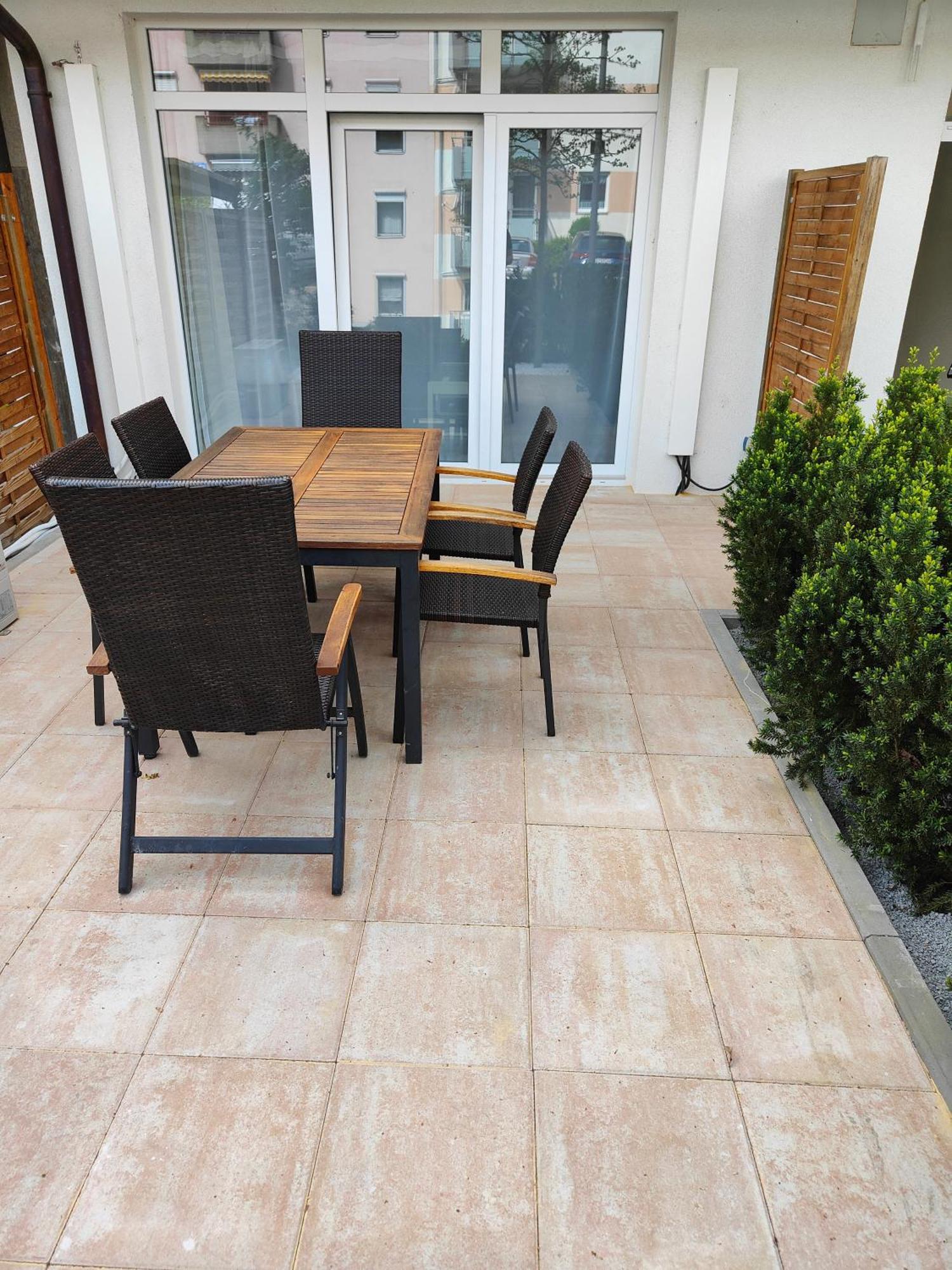 Eleonoras Ferienwohnung In Wuerzburg Stadt Mit Terrasse Im Erdgeschoss Inklusive Eigenen Parkplaetzen Vor Der Tuer Экстерьер фото